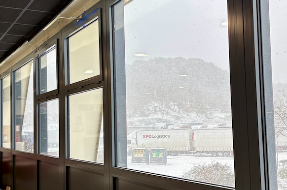 Verres sur châssis aluminium fixe