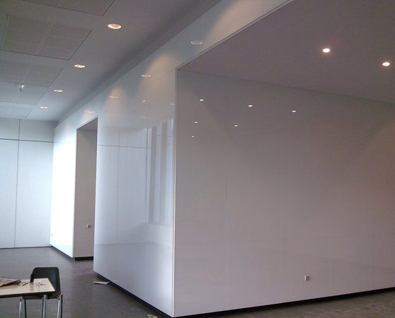 Verre laqué habillage mural