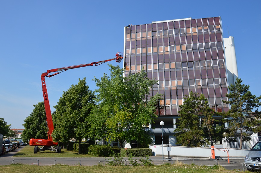 Aide à la pose de produits verriers et de miroiteries